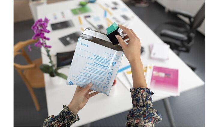 Hewlett Packard F6U68AE HP 302XLBK